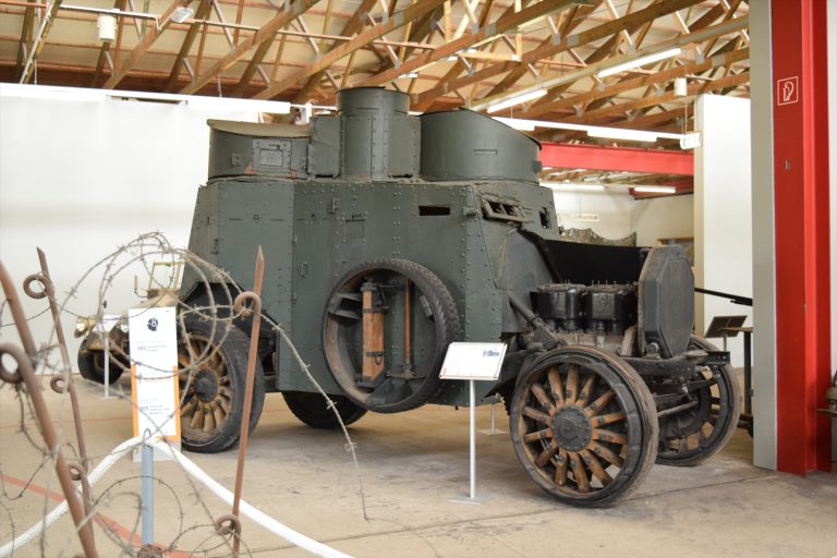戦車の原点を探る旅: ムンスター戦車博物館のEhrhardt E-V/4