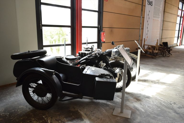 戦場を駆け抜けた名車！BMW R75サイドカーの知られざる物語