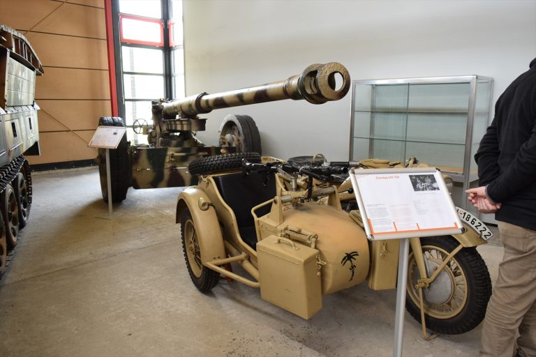 戦車部隊を支えた伝説の軍用バイクKS 750の歴史と技術を徹底解説