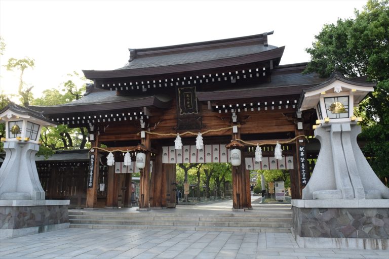 忠義の武将・楠木正成を祀る湊川神社｜神戸観光で外せない歴史と魅力を紹介