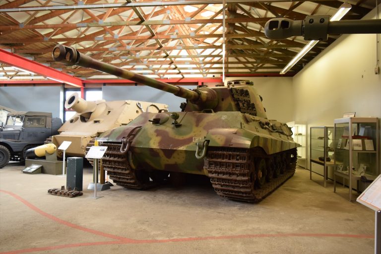 第二次世界大戦の重戦車タイガーⅡを博物館展示から読み解く戦史