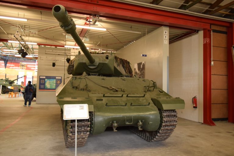 ムンスター戦車博物館に展示されているM10アキリーズ：歴史・活躍・技術的優位
