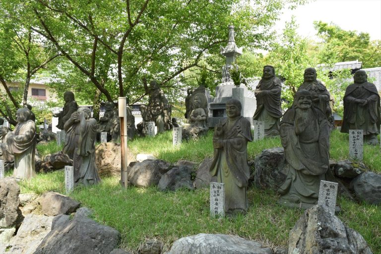 京都・嵐山羅漢とは?静寂に包まれた石仏群と嵐山散策の魅力