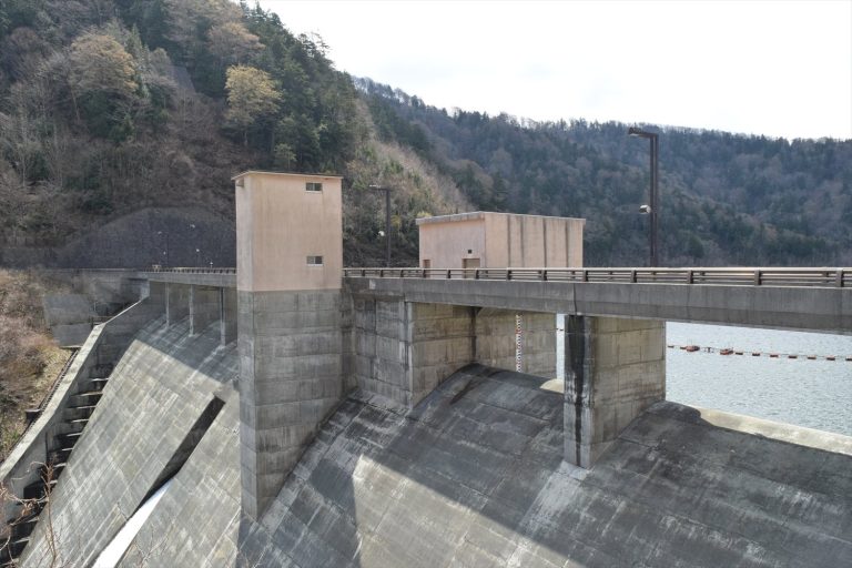 本州最北のダム・川内ダムで出会う下北の絶景と歴史|かわうち湖の魅力を徹底紹介
