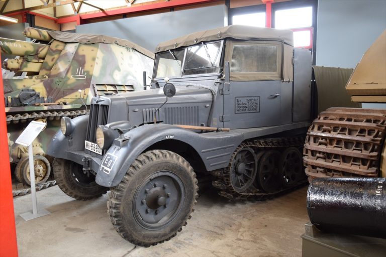 ムンスター戦車博物館で出会う“軍用トラック”物語｜戦場を支える戦略兵器としての側面