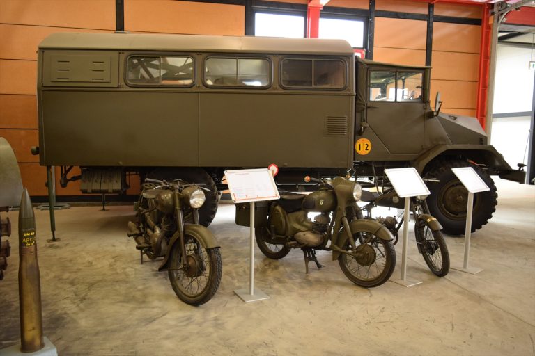 ムンスター戦車博物館のTriumph BGD 250 SL徹底解説