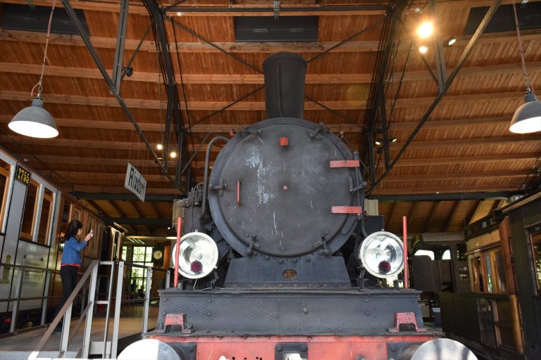 ドイツ技術博物館に展示されるプロイセンT3型機関車の歴史と魅力
