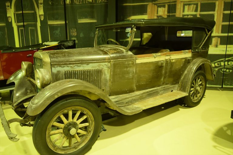 修理されないまま時を刻む｜八戸ツカハラミュージアムの“謎のダッジ”を考証