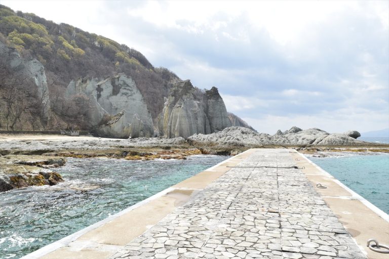 下北半島の秘境「仏が浦」観光ガイド｜歴史・見どころ・アクセス・遊覧船情報を詳しく解説