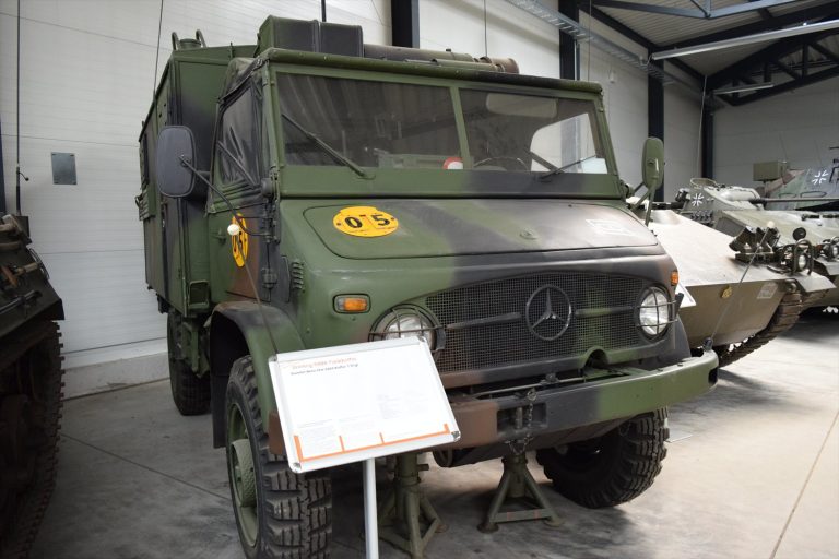 冷戦期を支えた西ドイツ軍の万能軍用車ウニモグS404をムンスター展示車から深く読み解く