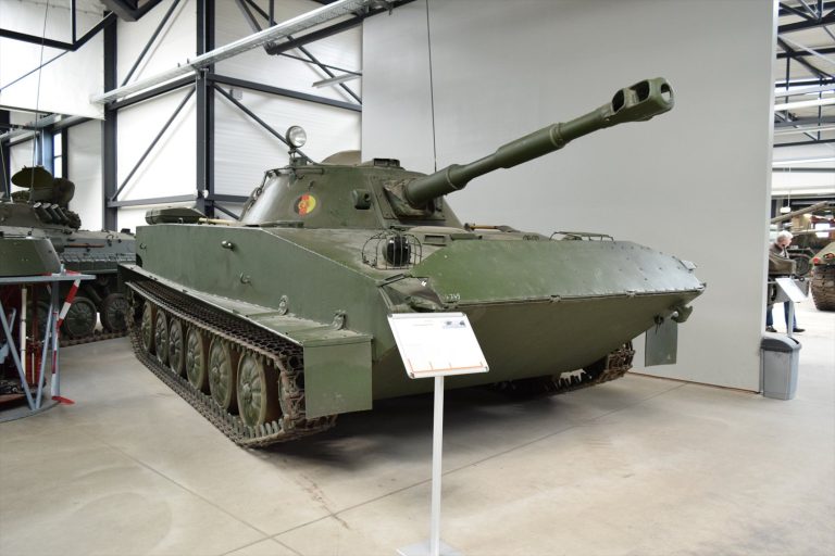 ムンスター戦車博物館に展示されるPT-76とは？水陸両用戦車の歴史・戦績・技術的優位性を徹底解説