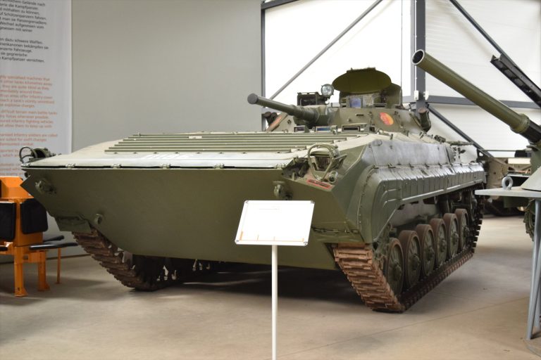 ムンスター戦車博物館に展示されるBRM-1Kとは？ 冷戦期ソ連軍偵察車両の歴史・活躍・技術的優位性を徹底解説