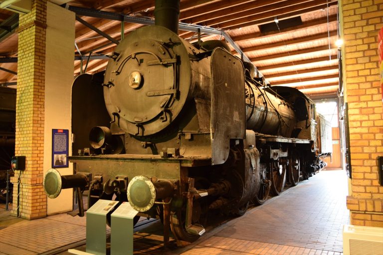 ドイツ技術博物館に展示されるSchnellzuglokomotive S10とは？歴史・活躍・技術的優位性を徹底解説