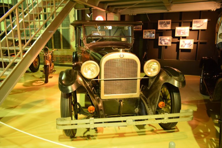 八戸ツカハラミュージアムに展示された謎の1928年ダッジ、その正体を外観から本気で推理してみた