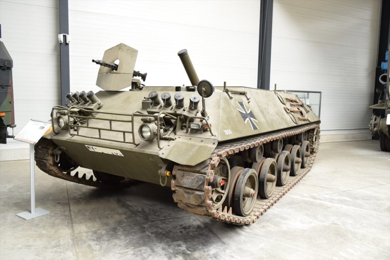 ムンスター戦車博物館に展示されるHS.30とは何か？失敗作と呼ばれた歩兵戦闘車の歴史と技術的意義