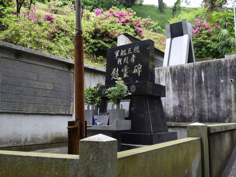呉海軍墓地に建立された軍艦三隈慰霊碑の歴史｜ミッドウェー海戦における巡洋艦三隈の軌跡
