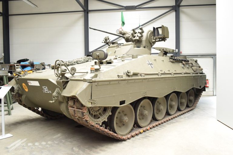 ムンスター戦車博物館で見かけた「マルダーらしき車両」 外見の違和感から考えるその正体