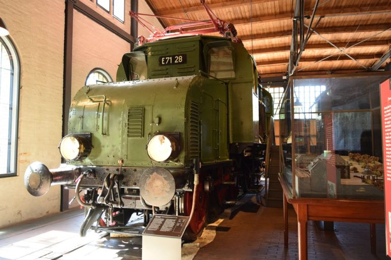 電気機関車黎明期を伝える名車の魅力｜ベルリン技術博物館「E71 28」を訪ねて